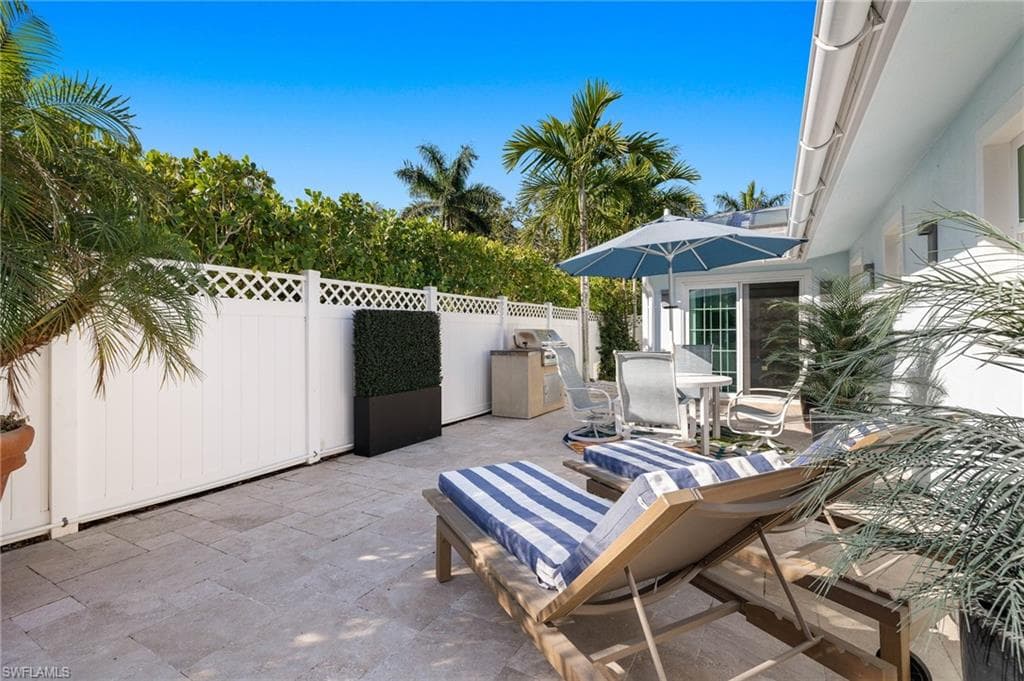 720 11th Ave S, Naples, FL 34102-22