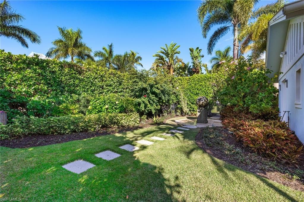 720 11th Ave S, Naples, FL 34102-25