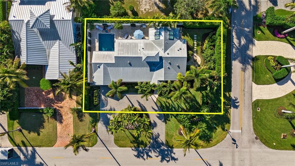 720 11th Ave S, Naples, FL 34102-28