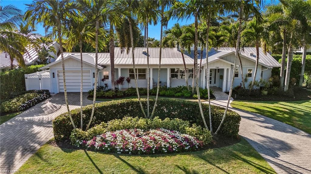 720 11th Ave S, Naples, FL 34102-2