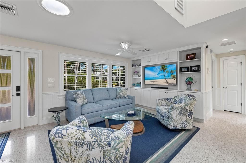 720 11th Ave S, Naples, FL 34102-3