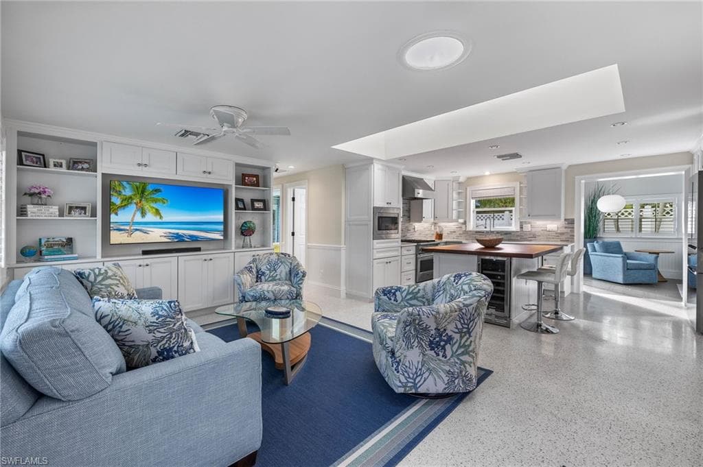 720 11th Ave S, Naples, FL 34102-5