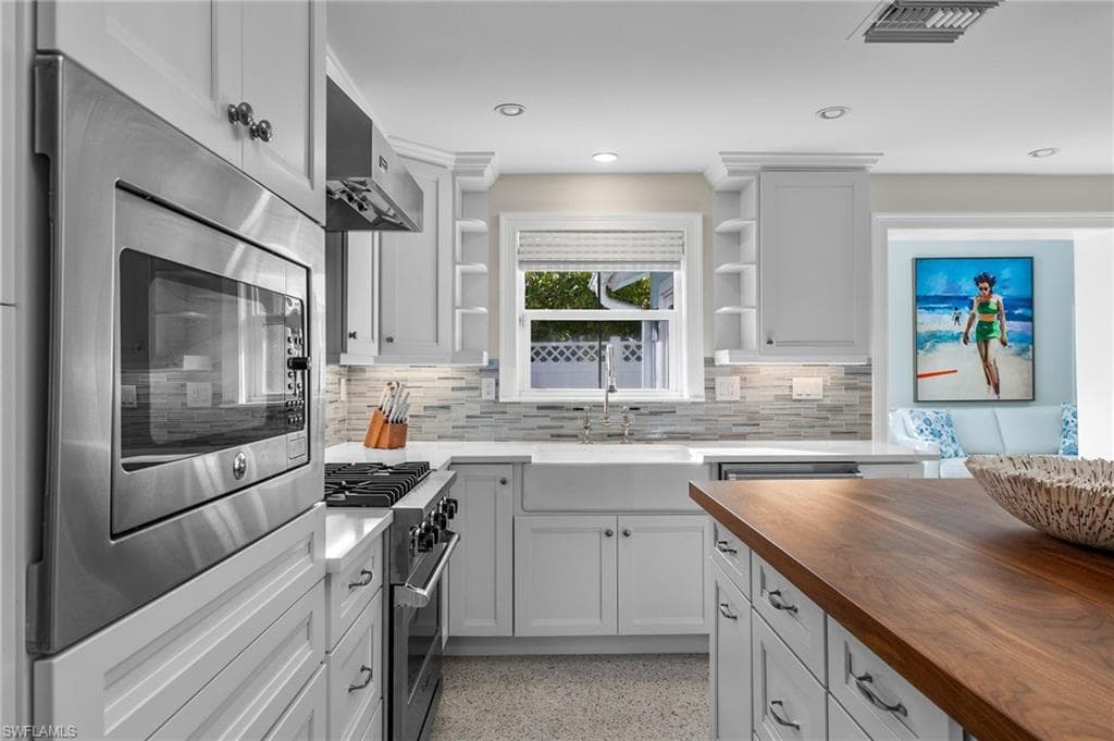 720 11th Ave S, Naples, FL 34102-6
