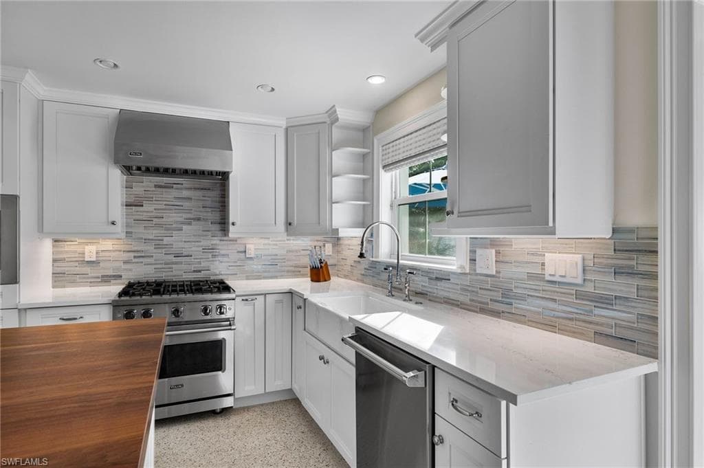 720 11th Ave S, Naples, FL 34102-8