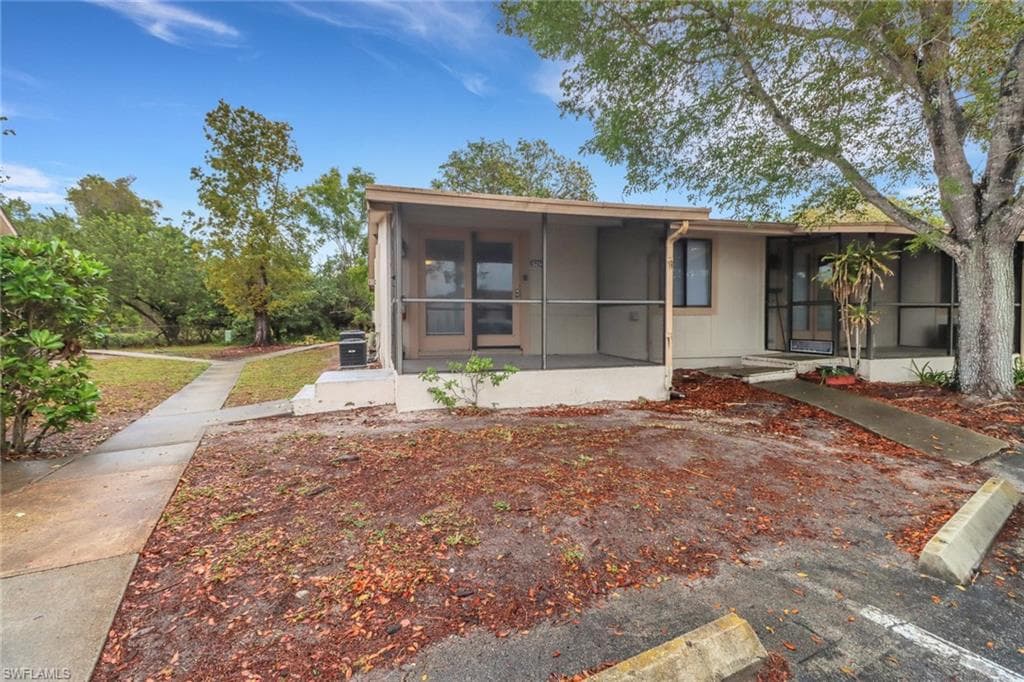 5214 Treetops Dr I, Naples, FL 34113-5