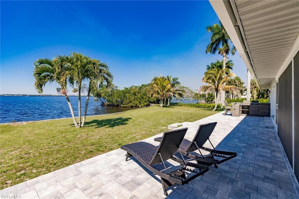 138 Riverview Rd, Fort Myers, FL 33905-8