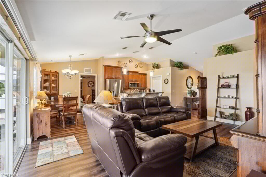 2602 2nd Ave, Cape Coral, FL 33909-9