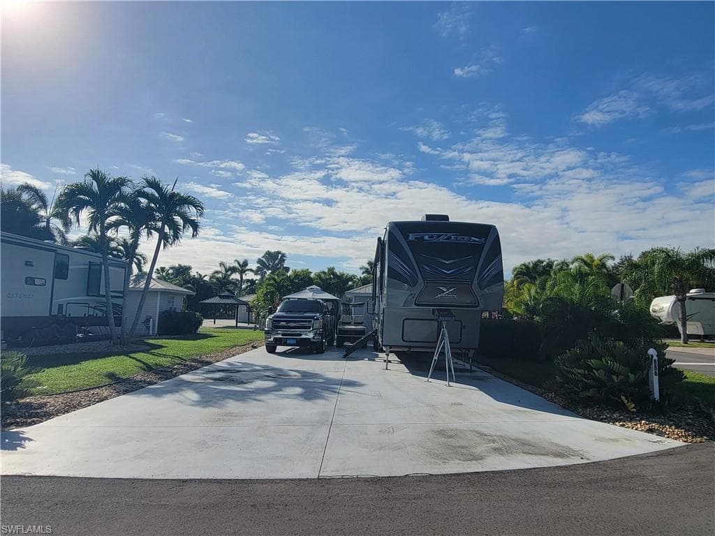 10002 Parkwood Dr, Fort Myers, FL 33905-1