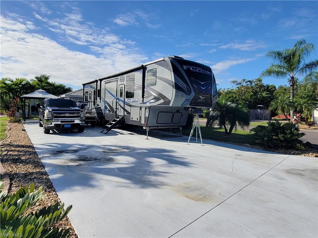 10002 Parkwood Dr, Fort Myers, FL 33905-2