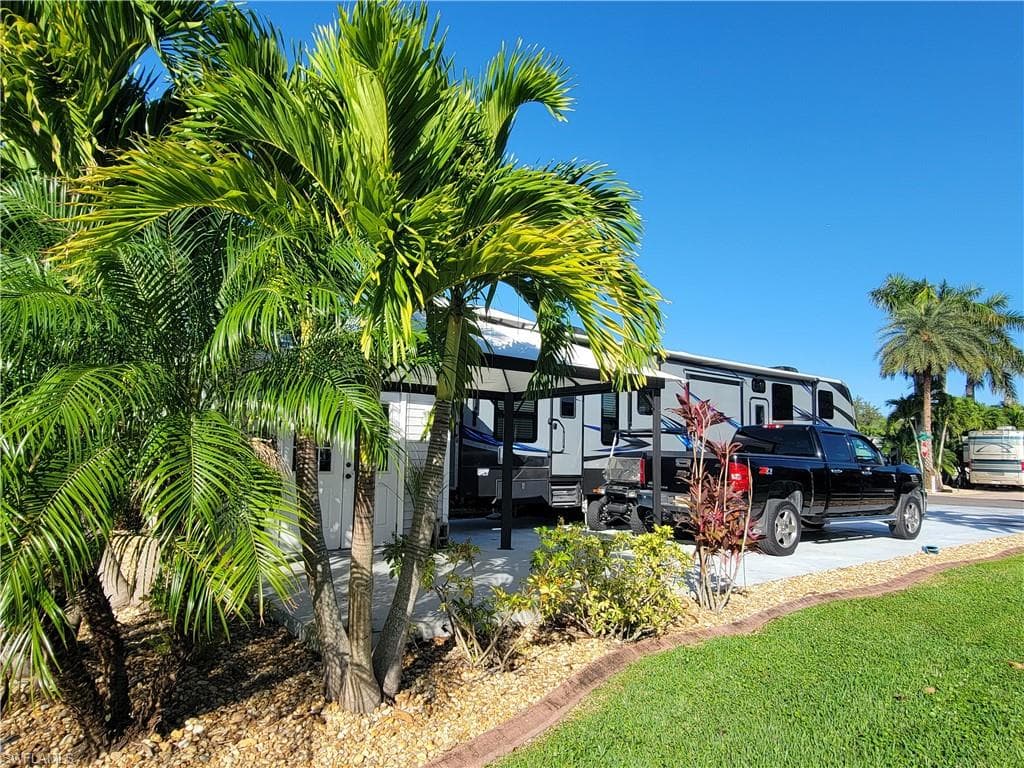 10002 Parkwood Dr, Fort Myers, FL 33905-5