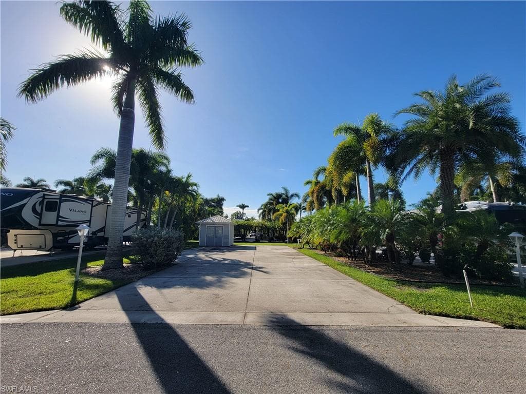 10130 Sunnywood Ct, Fort Myers, FL 33905-1