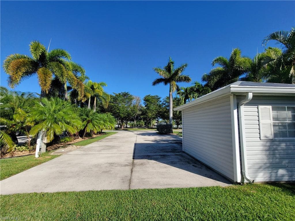 10130 Sunnywood Ct, Fort Myers, FL 33905-2