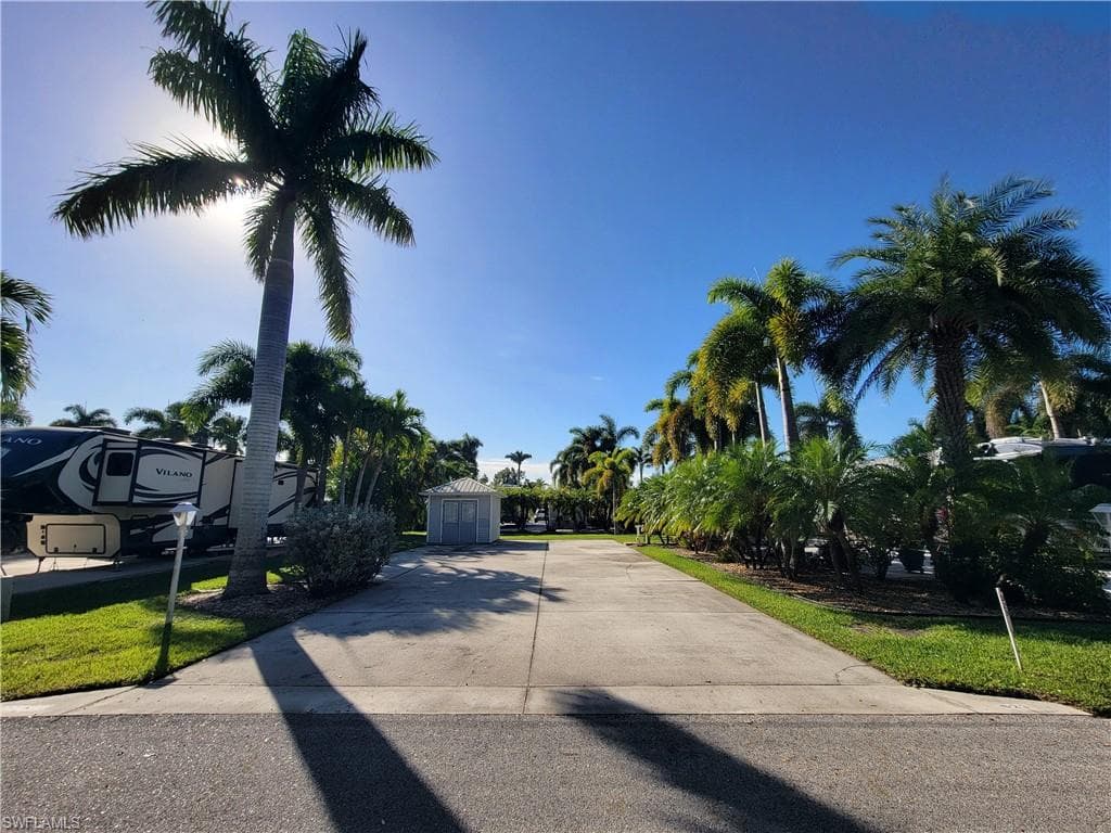 10130 Sunnywood Ct, Fort Myers, FL 33905-6