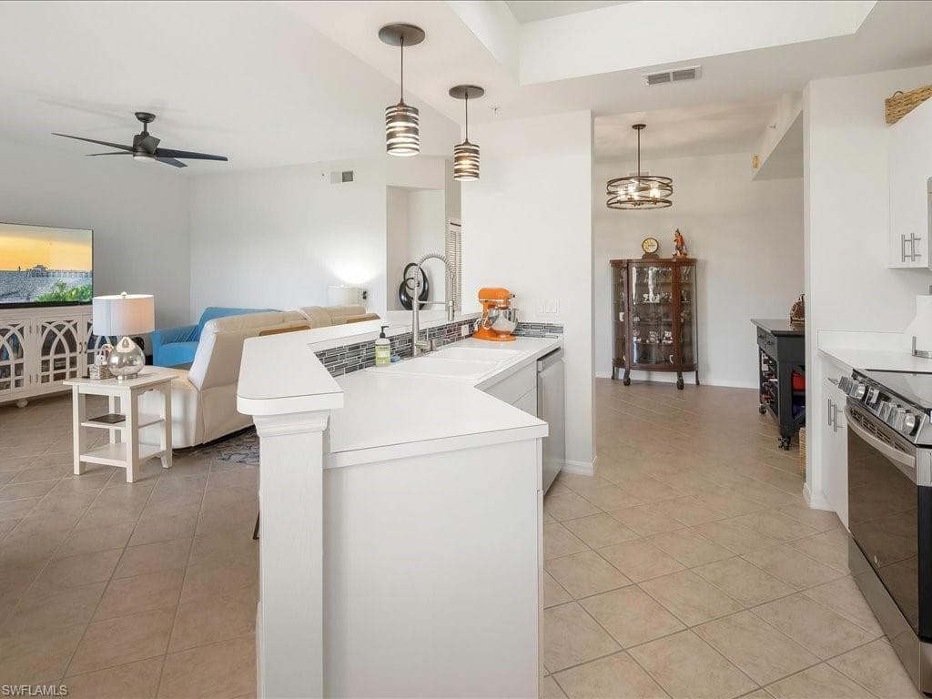 2815 Cypress Trace Cir 103, Naples, FL 34119-7