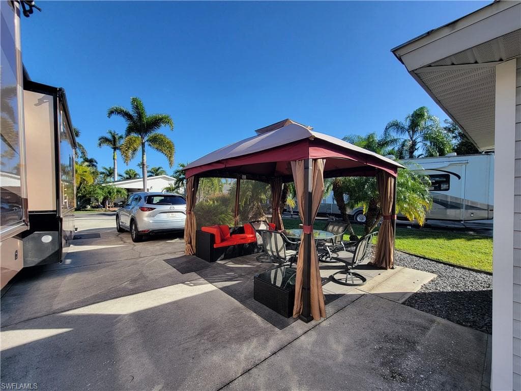 5890 Maplewood Ct., Fort Myers, FL 33905-2