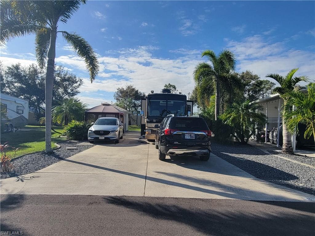 5890 Maplewood Ct., Fort Myers, FL 33905-3