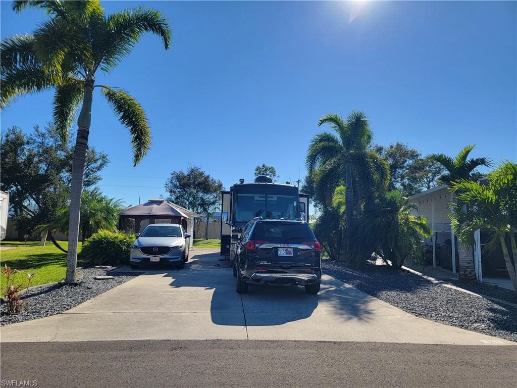 5890 Maplewood Ct., Fort Myers, FL 33905-4