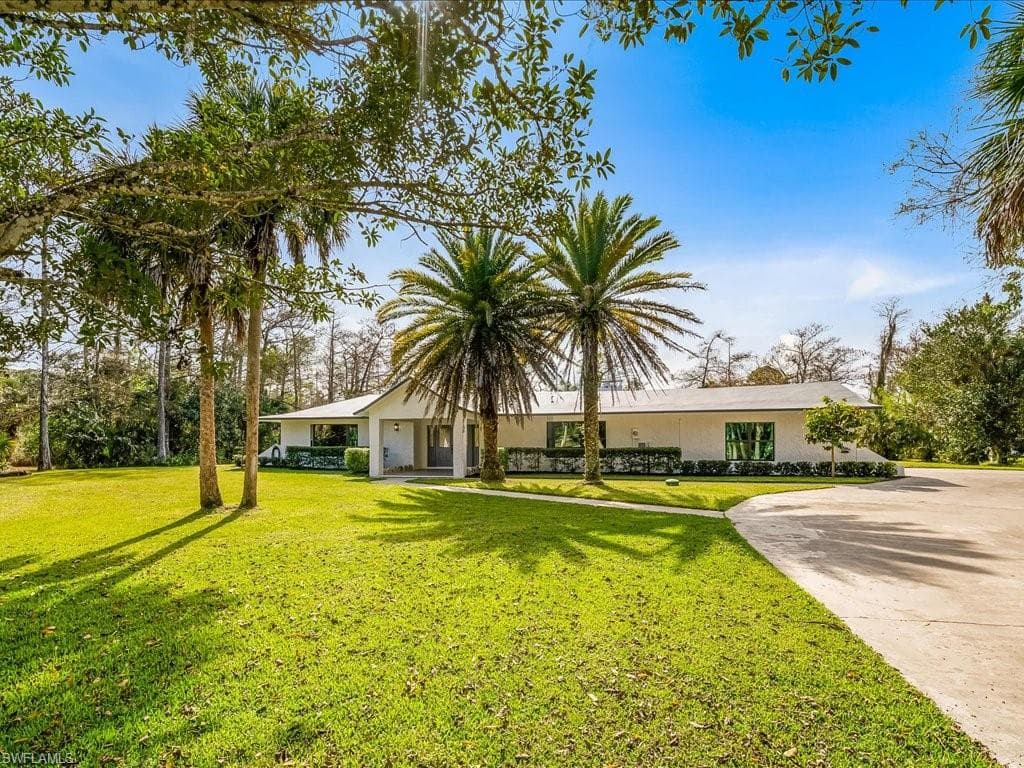 2550 16th Ave NE, Naples, FL 34120-1