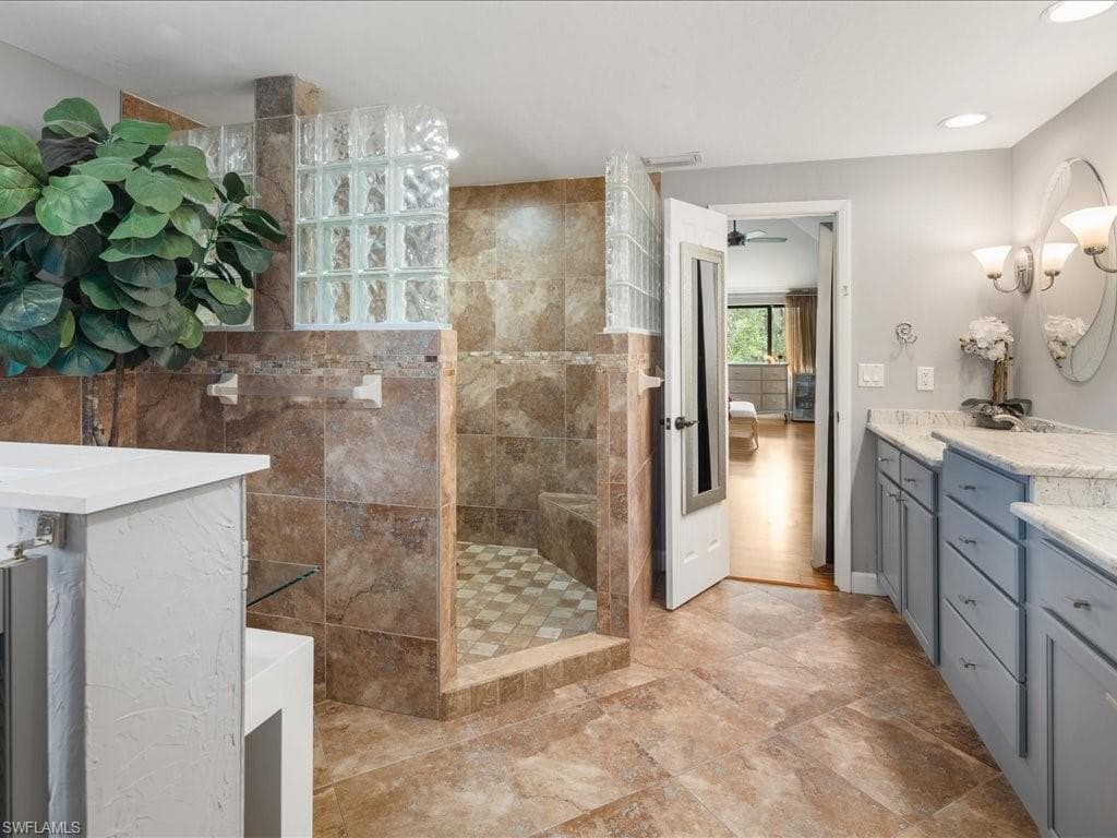 2550 16th Ave NE, Naples, FL 34120-19