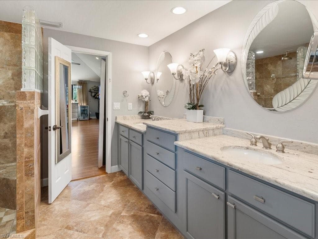 2550 16th Ave NE, Naples, FL 34120-21