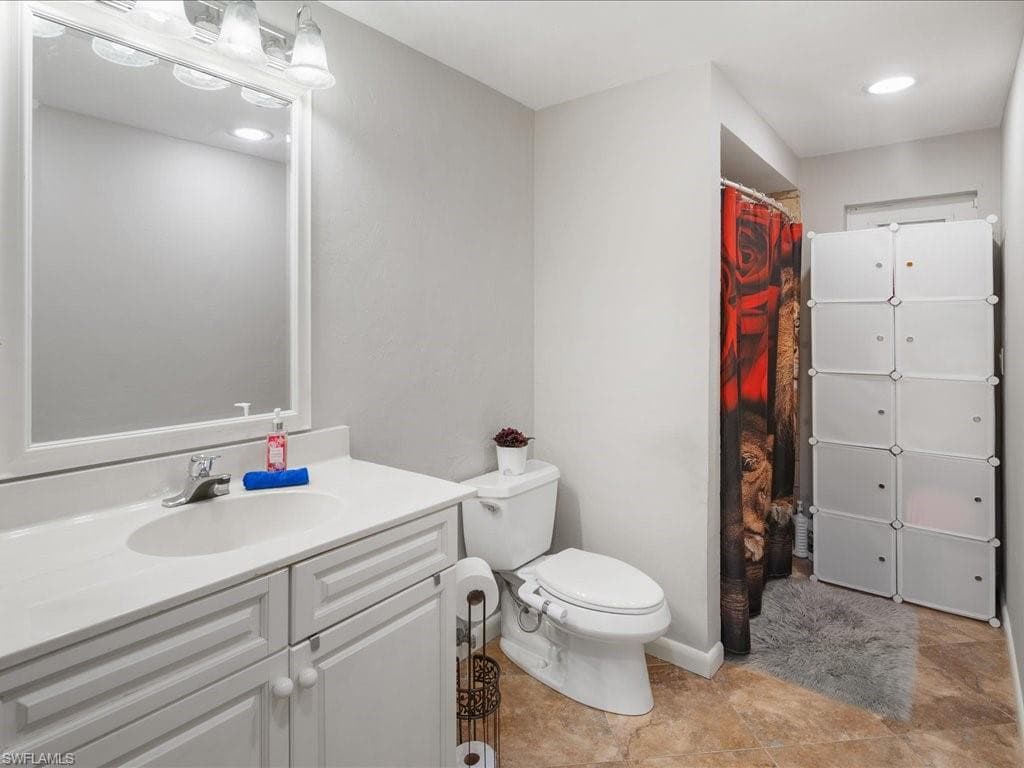 2550 16th Ave NE, Naples, FL 34120-26