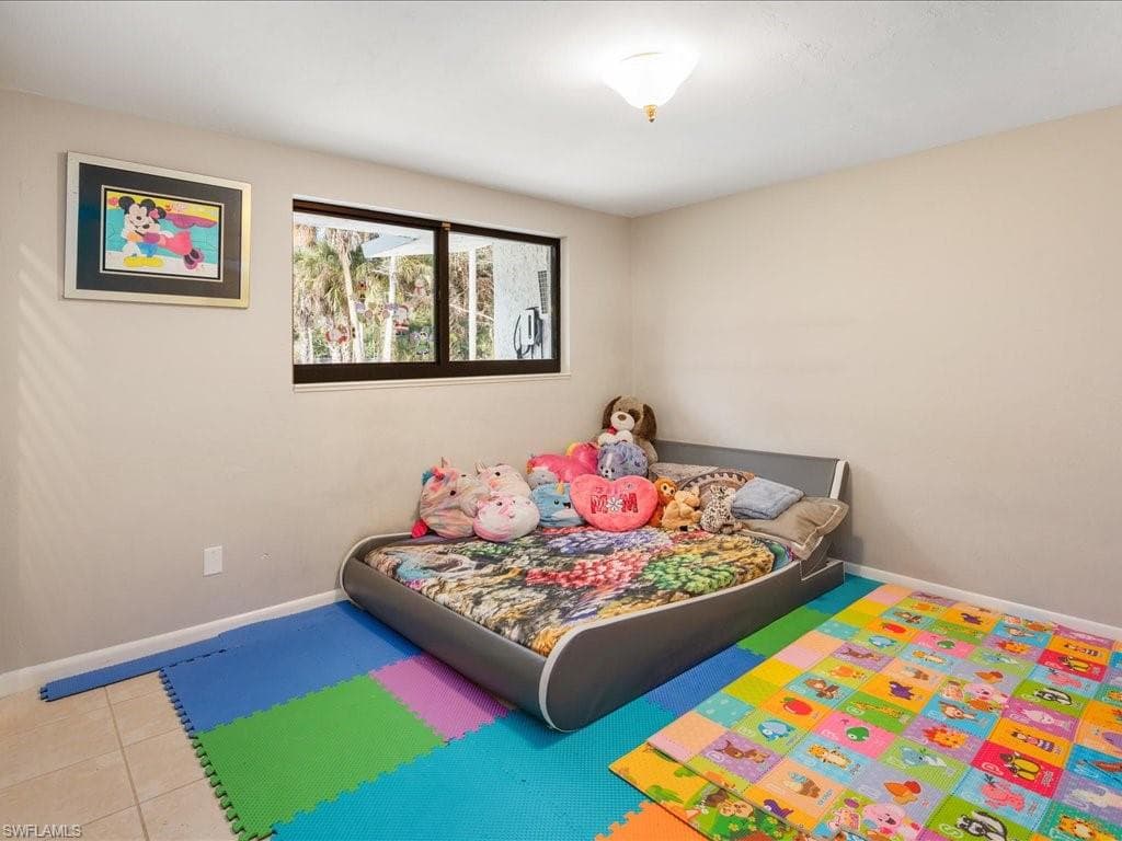 2550 16th Ave NE, Naples, FL 34120-27