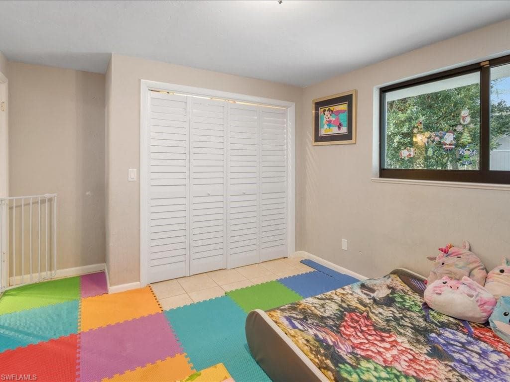2550 16th Ave NE, Naples, FL 34120-28