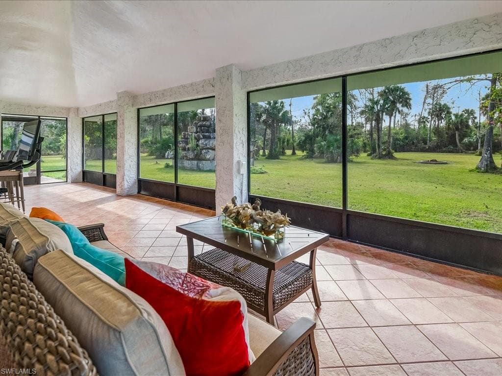 2550 16th Ave NE, Naples, FL 34120-29