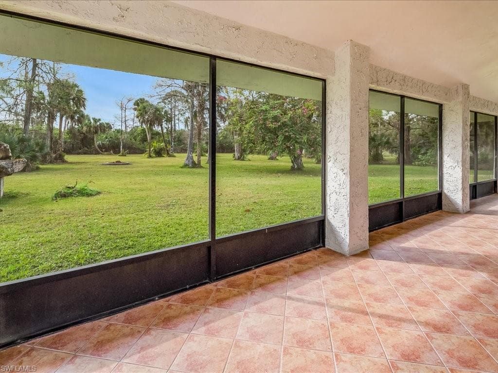 2550 16th Ave NE, Naples, FL 34120-30