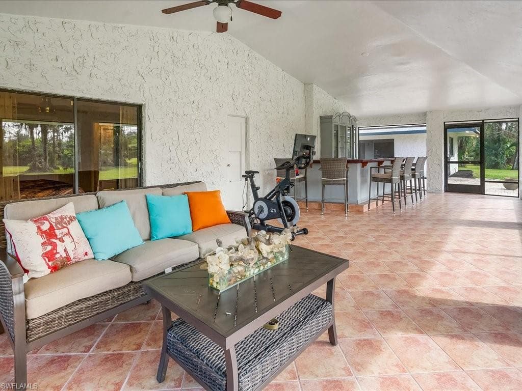 2550 16th Ave NE, Naples, FL 34120-31
