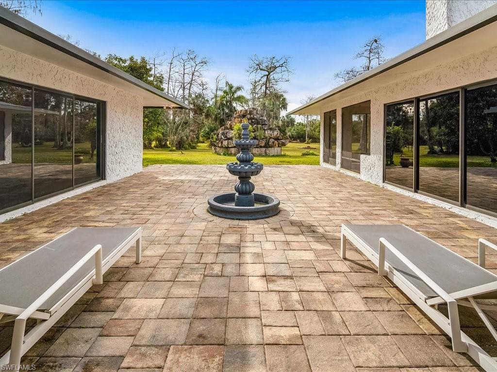 2550 16th Ave NE, Naples, FL 34120-33