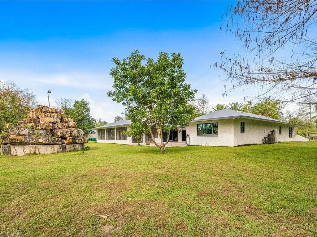 2550 16th Ave NE, Naples, FL 34120-36