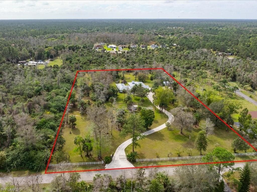 2550 16th Ave NE, Naples, FL 34120-3