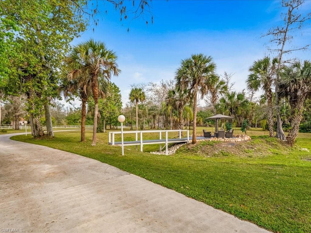 2550 16th Ave NE, Naples, FL 34120-39