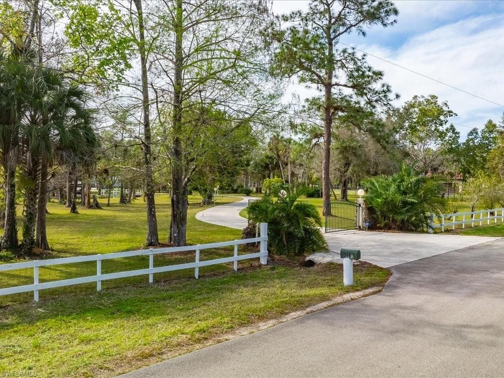 2550 16th Ave NE, Naples, FL 34120-4