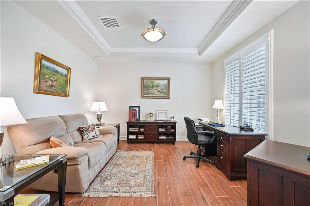 8510 Karina Ct, Naples, FL 34114-4