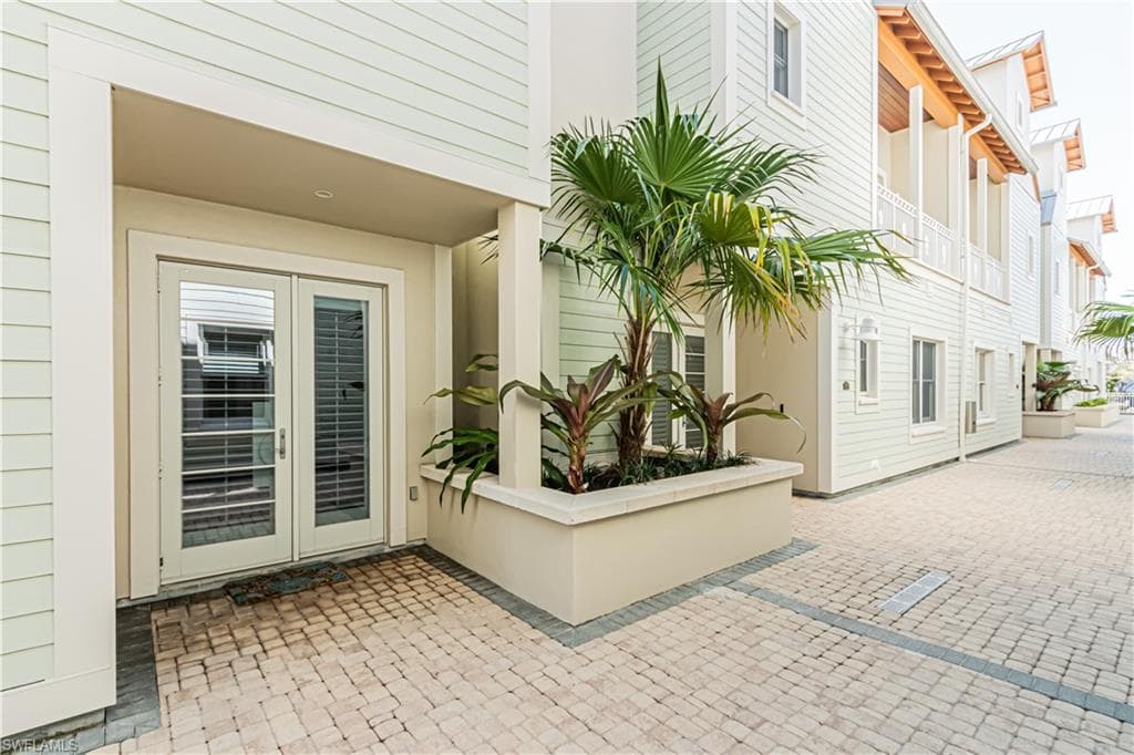 1001 10th Ave S F2, Naples, FL 34102-35
