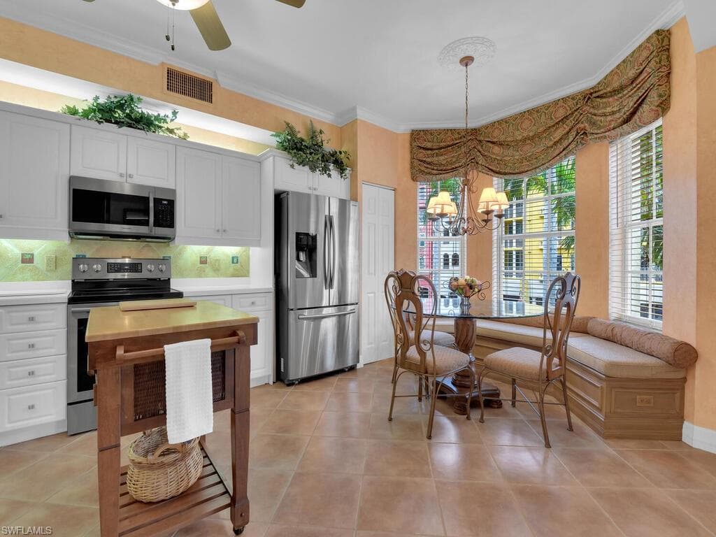410 Bayfront Pl 2206, Naples, FL 34102-3