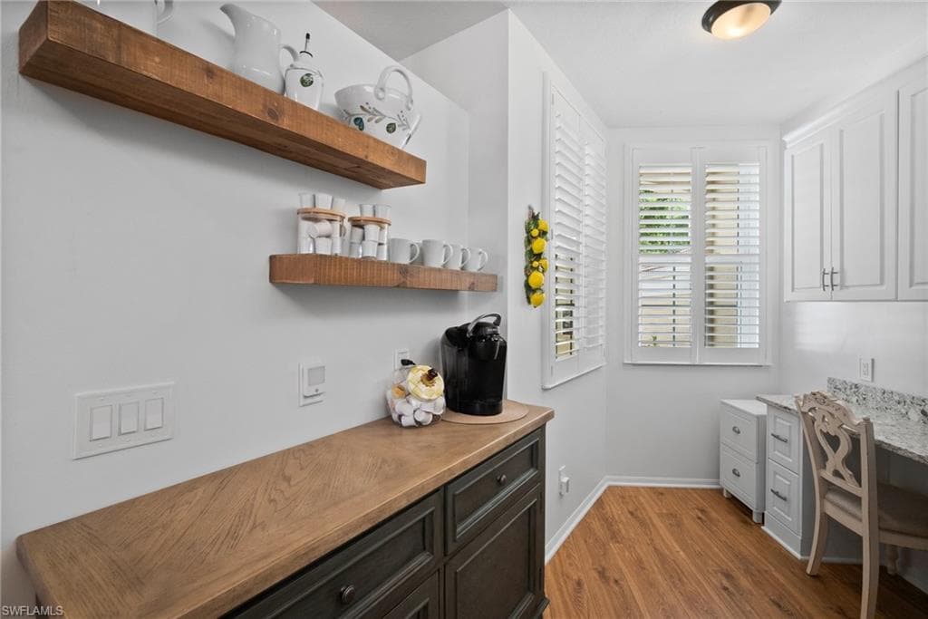 8355 Excalibur Cir L3, Naples, FL 34108-9