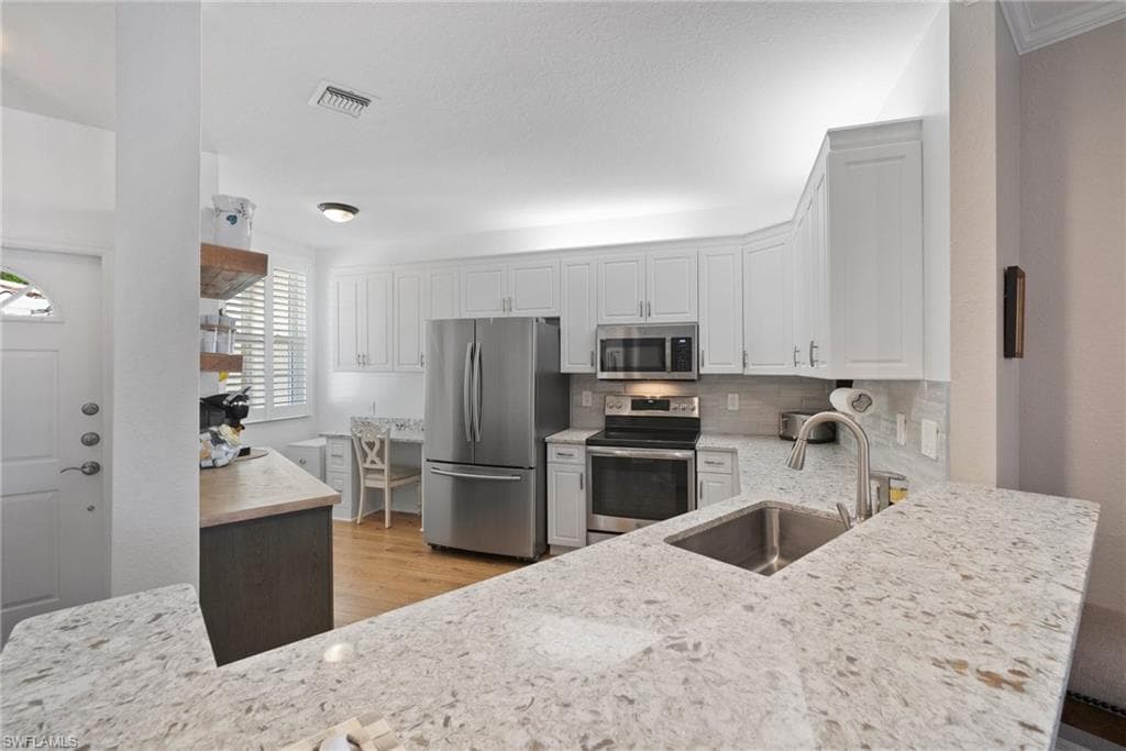 8355 Excalibur Cir L3, Naples, FL 34108-8
