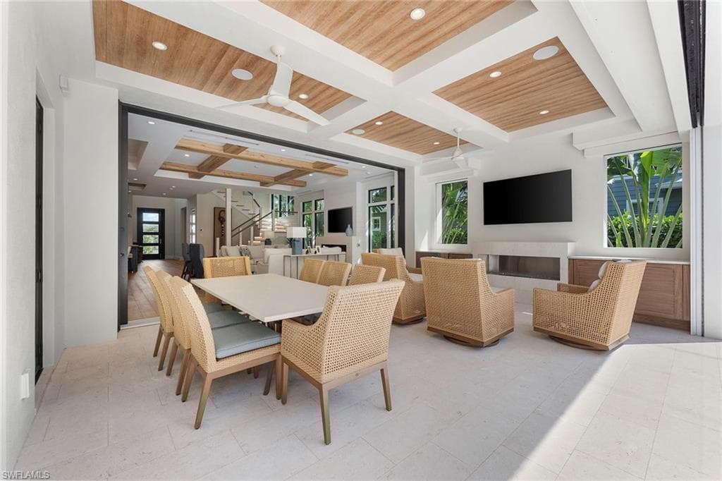 644 Lake Dr, Naples, FL 34102-14