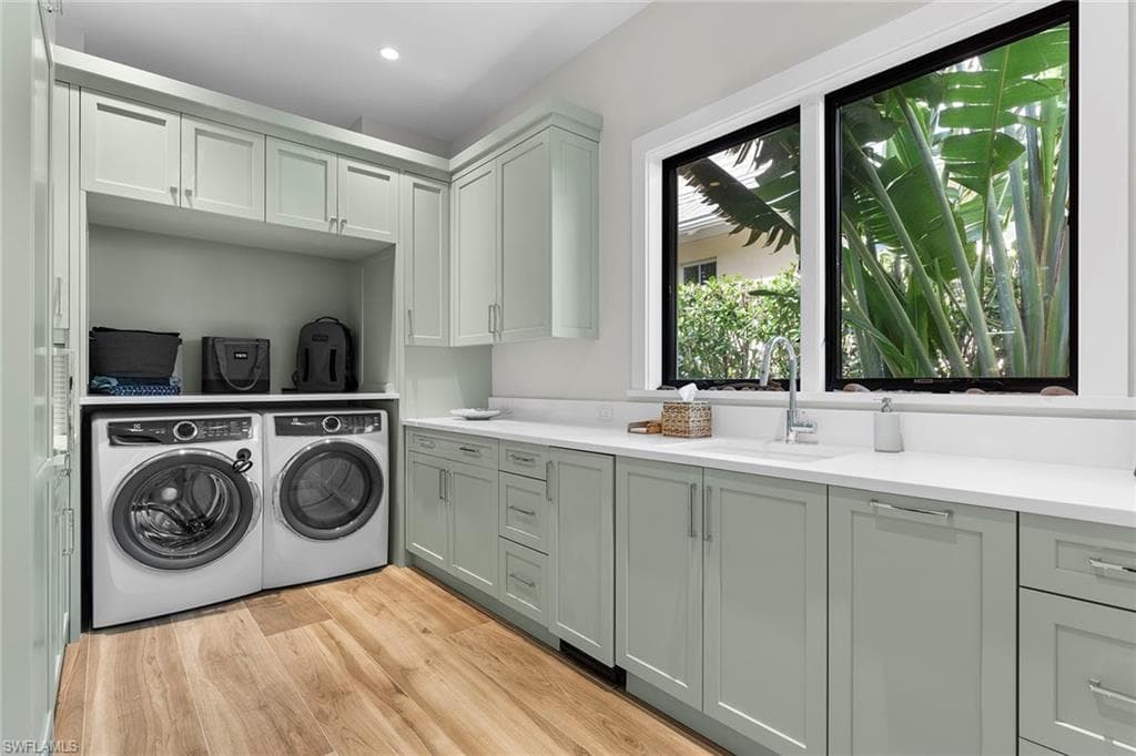 644 Lake Dr, Naples, FL 34102-26