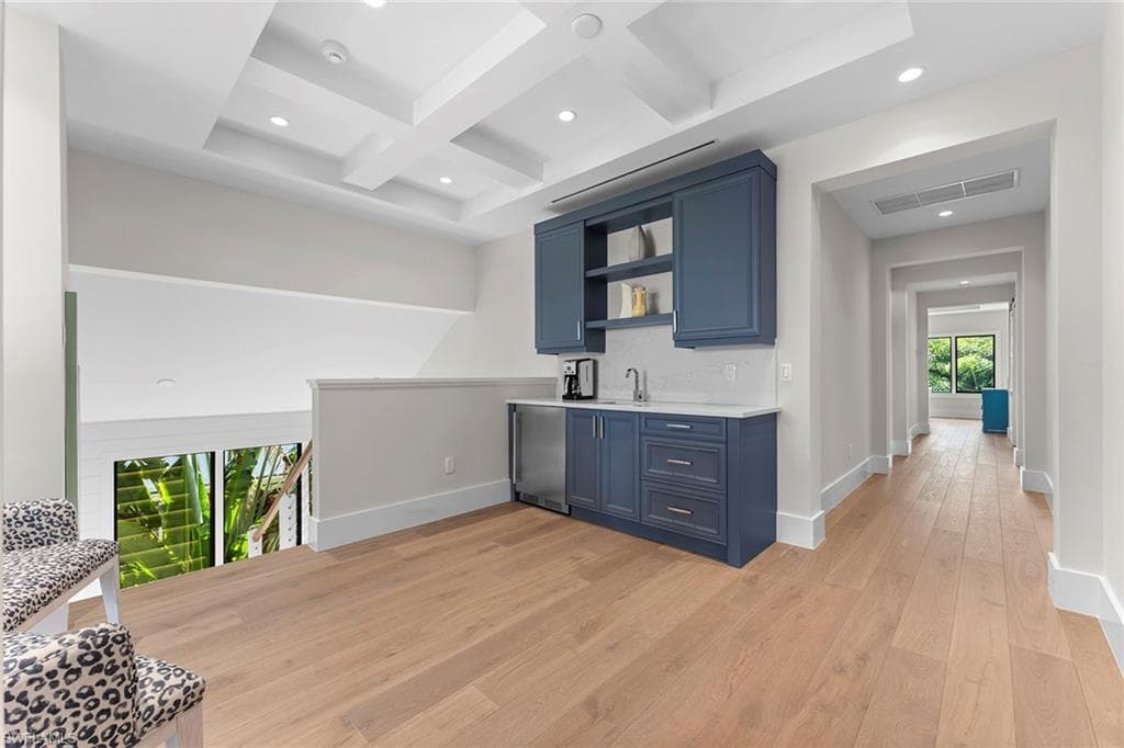 644 Lake Dr, Naples, FL 34102-27