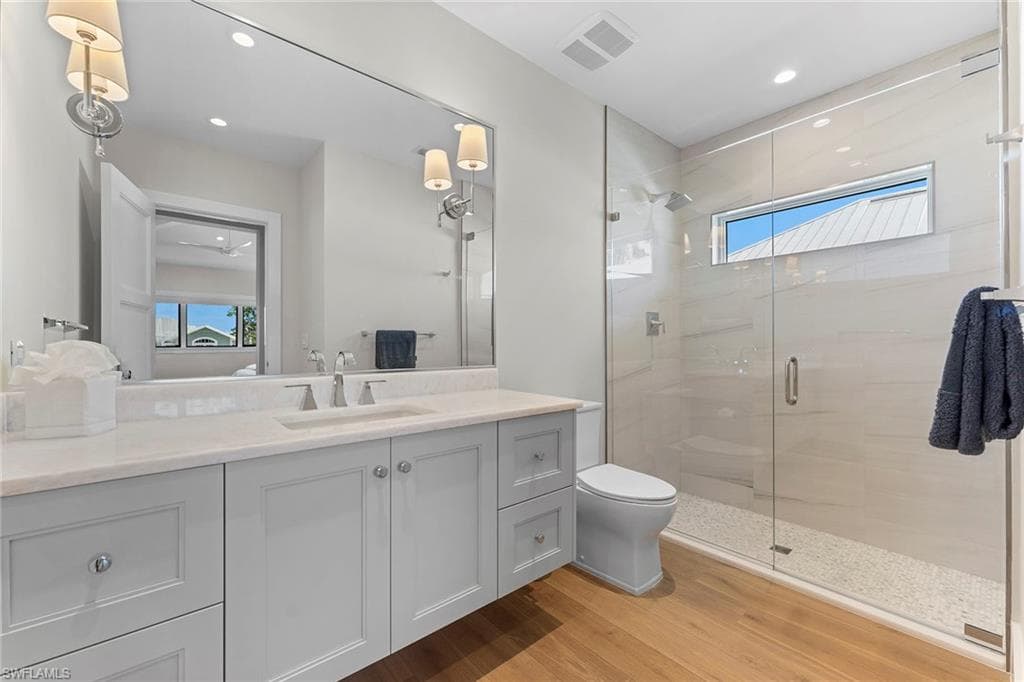 644 Lake Dr, Naples, FL 34102-29