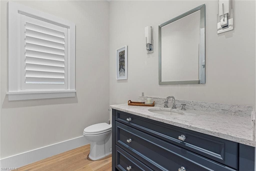 644 Lake Dr, Naples, FL 34102-35