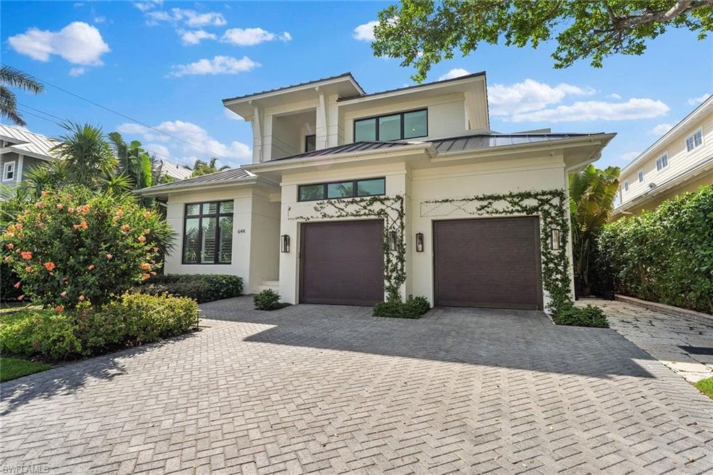 644 Lake Dr, Naples, FL 34102-37
