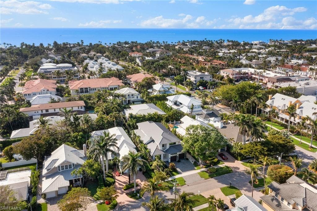 644 Lake Dr, Naples, FL 34102-38