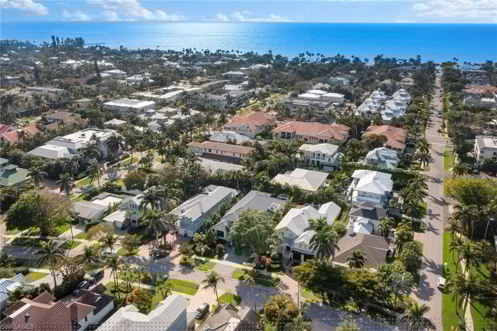644 Lake Dr, Naples, FL 34102-40