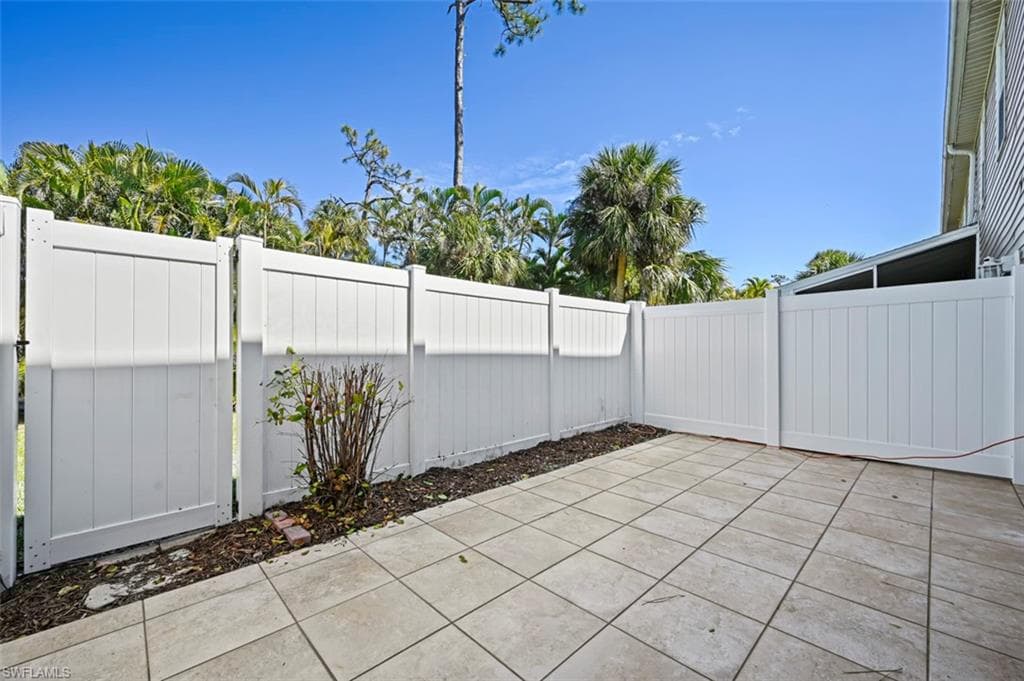 6111 Lake Front Dr, Fort Myers, FL 33908-9