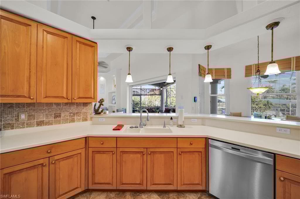2605 Beach Pkwy W, Cape Coral, FL 33914-13